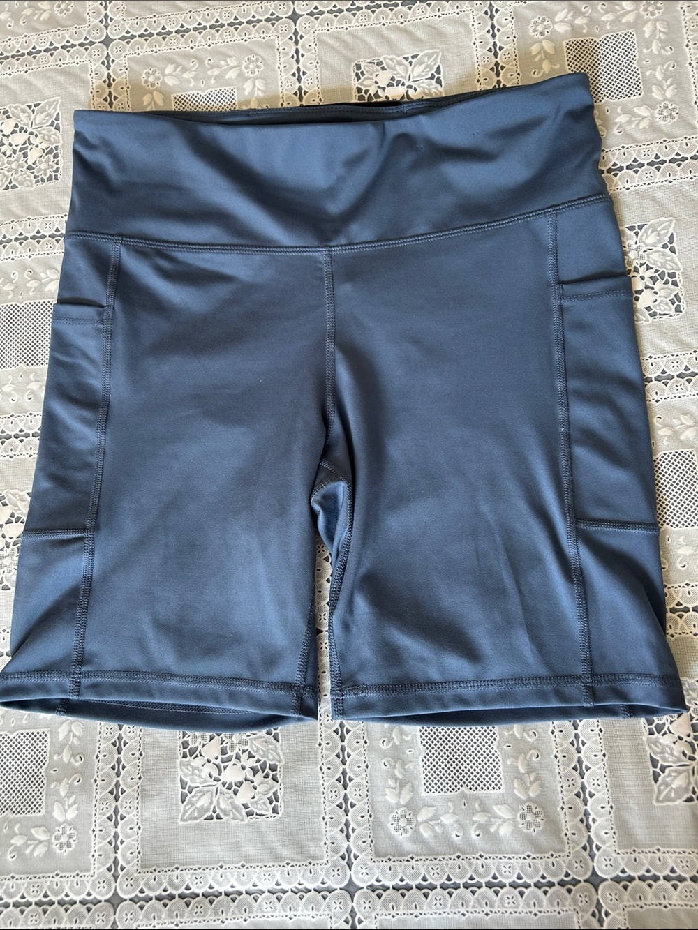 Xersion Women’s Navy High-Rise Bike Shorts with Side Pockets, Size LARGE
